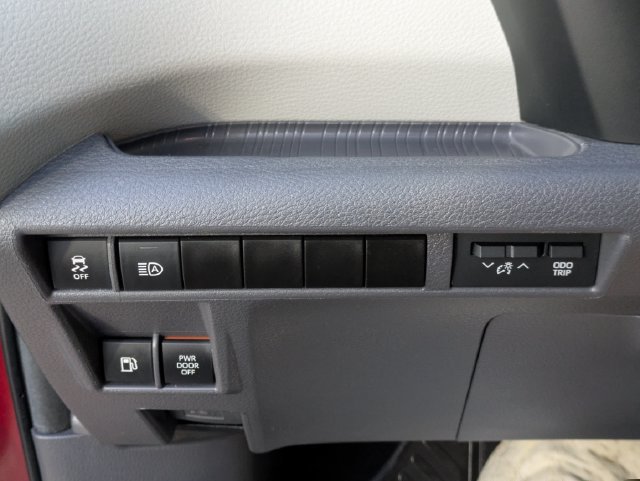 Used 2024 Toyota Sienna Limited FWD image 21