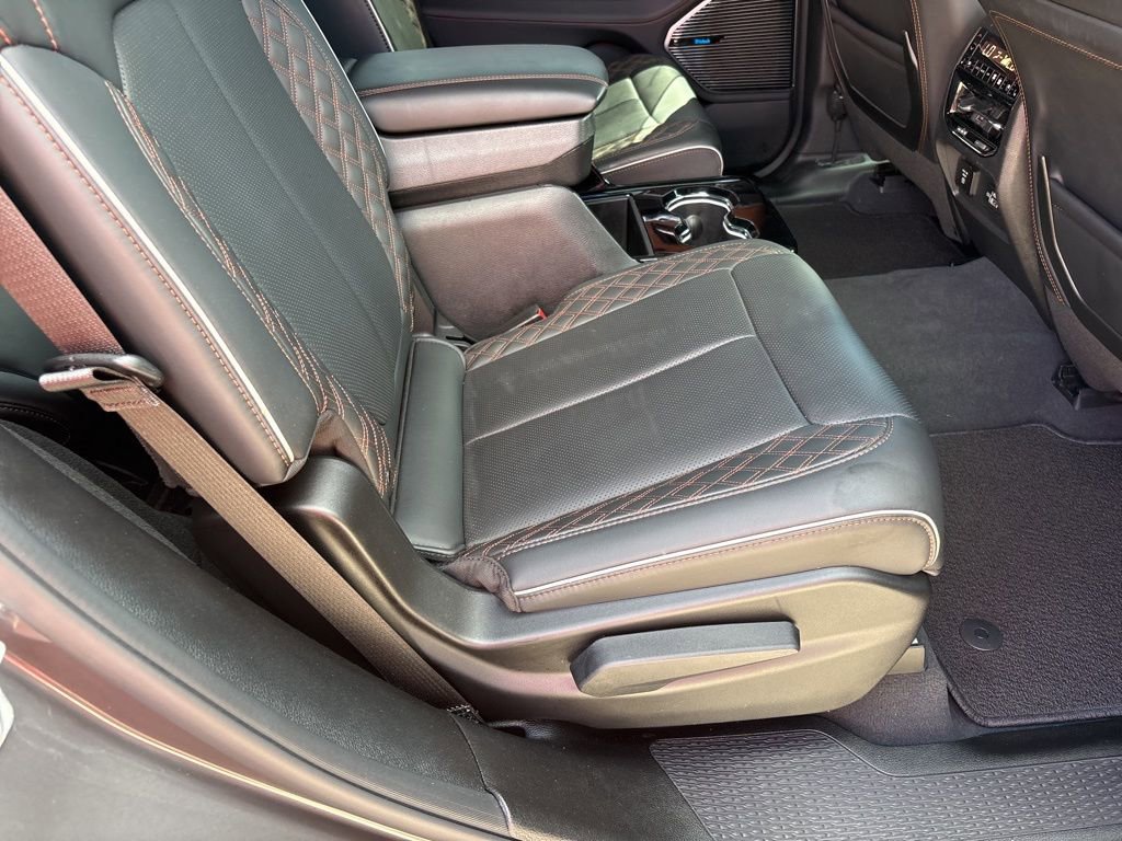 Used 2023 Jeep Grand Cherokee L Summit AWD/4WD image 23