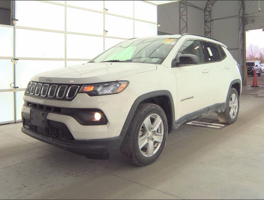 Used 2022 Jeep Compass Latitude image 4