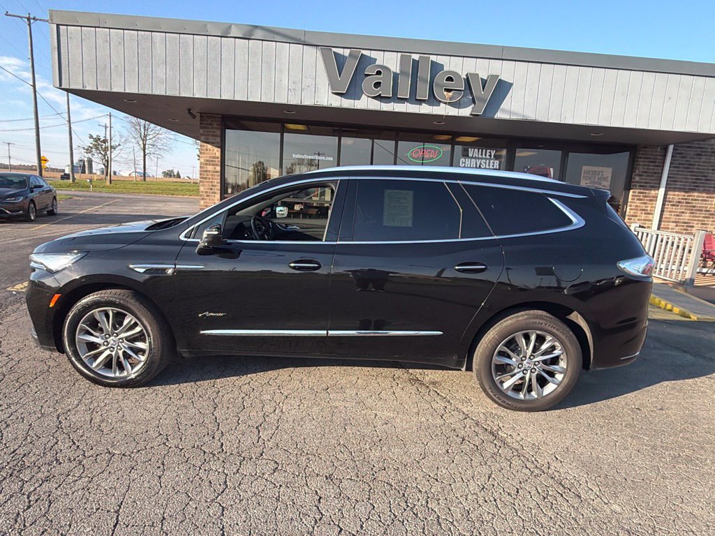 Used 2023 Buick Enclave Avenir w/ Avenir Technology Package AWD/4WD image 7