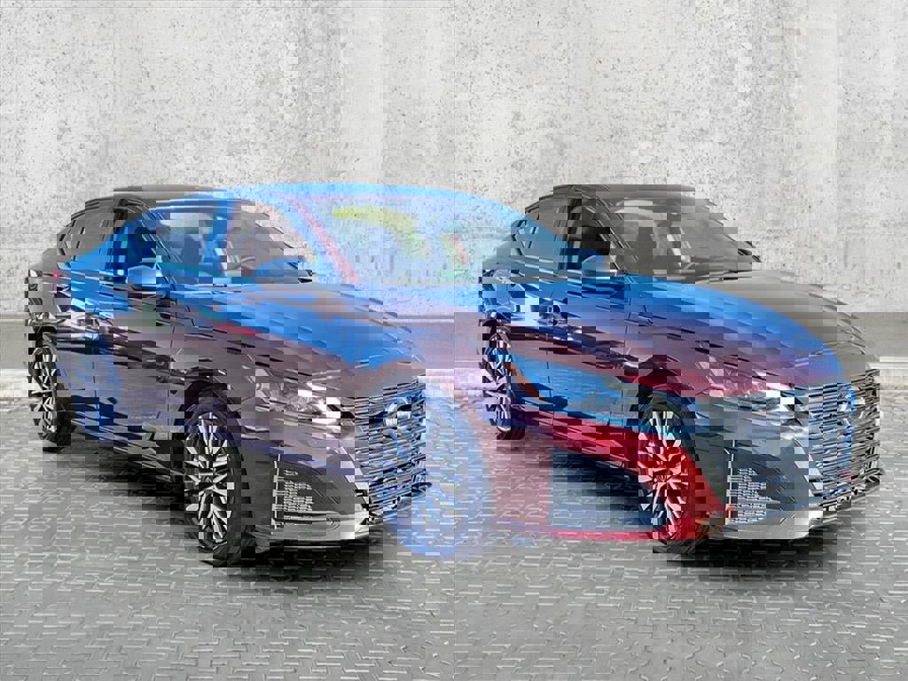 Used 2024 Nissan Altima 2.5 SV image 2