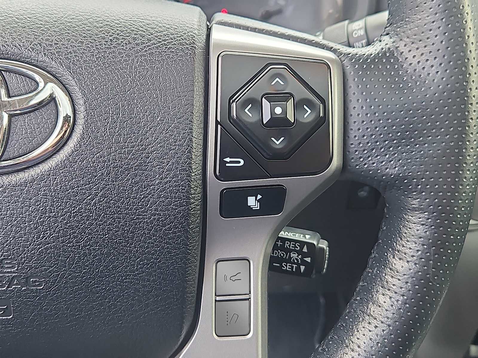 Used 2023 Toyota 4Runner SR5 Premium w/ Moonroof Package AWD/4WD image 26