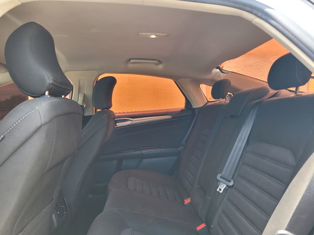 Used 2017 Ford Fusion SE w/ Fusion SE Technology Package image 9