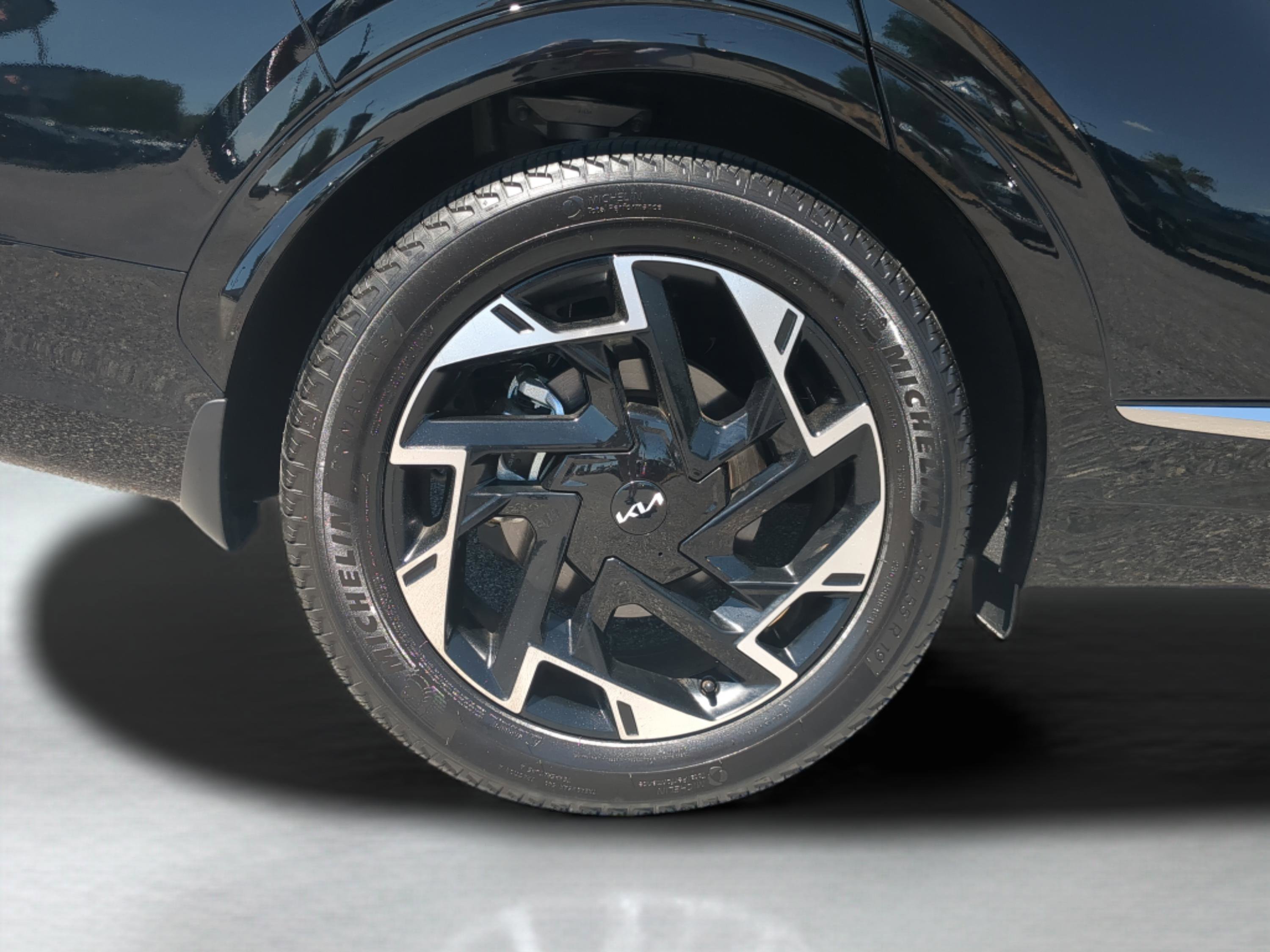 Certified 2025 Kia Sportage SX FWD image 31