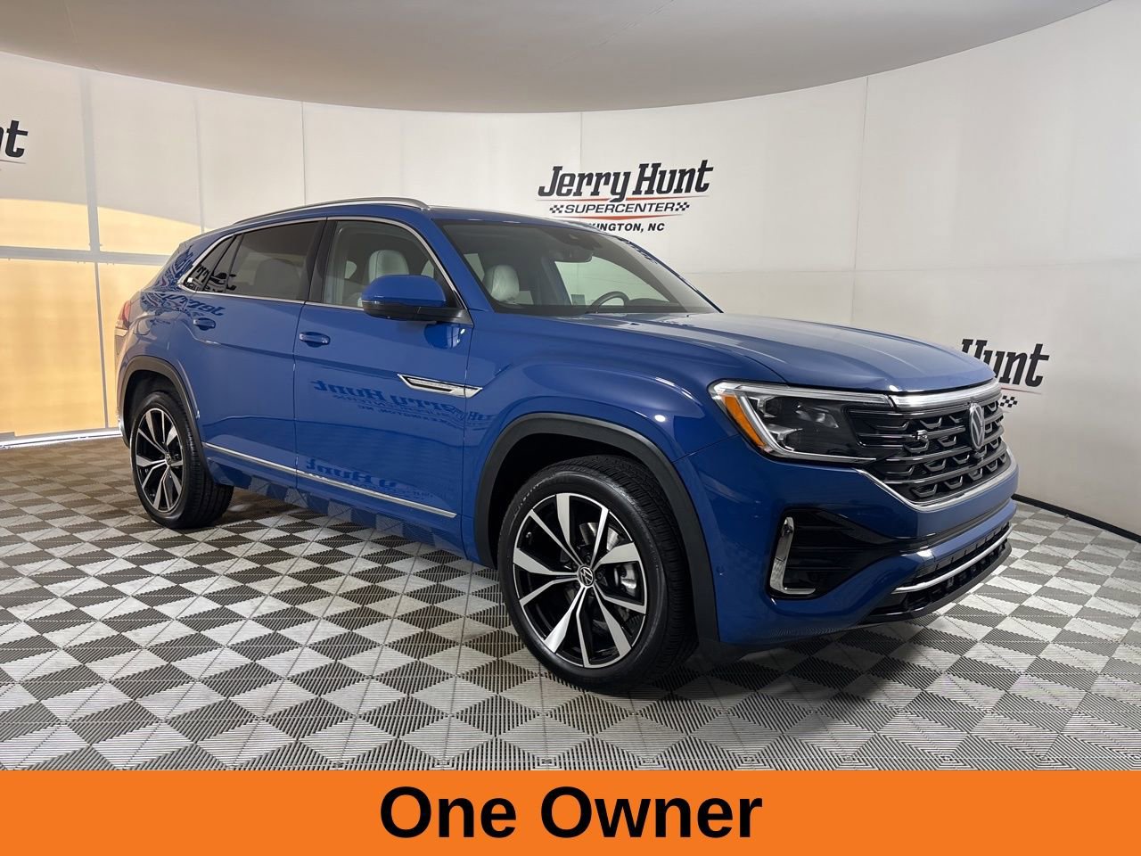 Used 2025 Volkswagen Atlas Cross Sport SEL Premium R-Line image 4