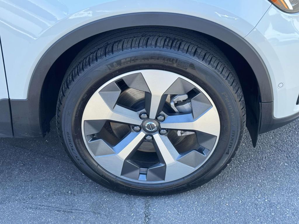 Used 2023 Volvo XC40 B5 Ultimate w/ Climate Package AWD/4WD image 6
