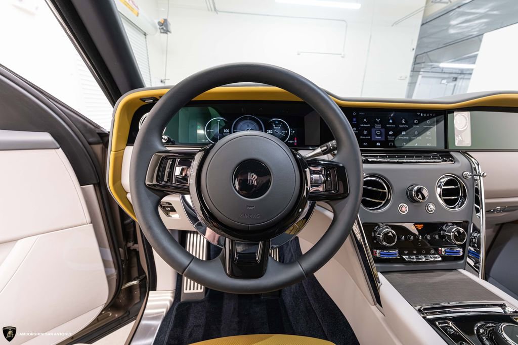 Used 2025 Rolls-Royce Cullinan w/ Dynamic Package image 44