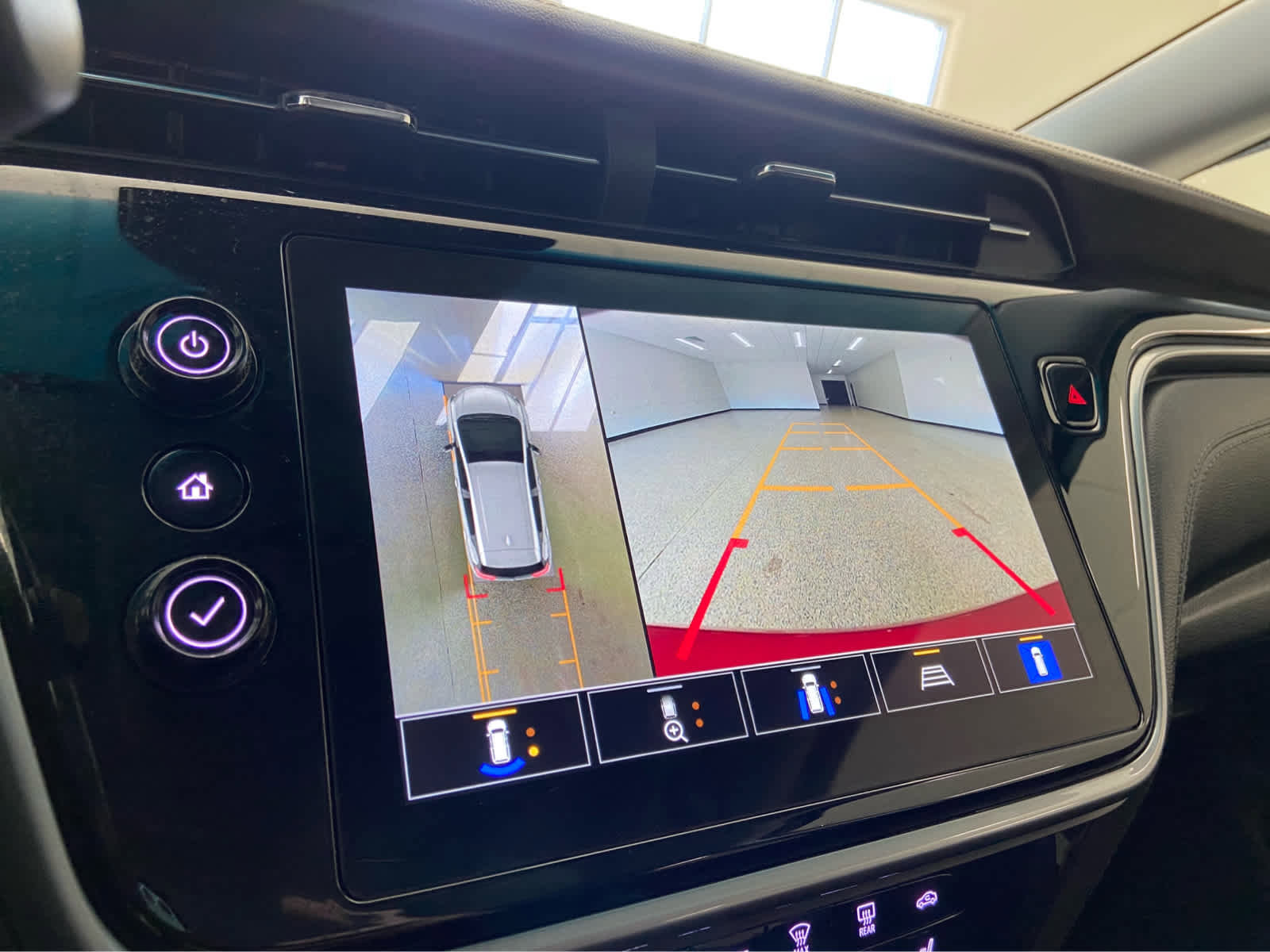 Used 2023 Chevrolet Bolt LT w/ Infotainment Package image 30