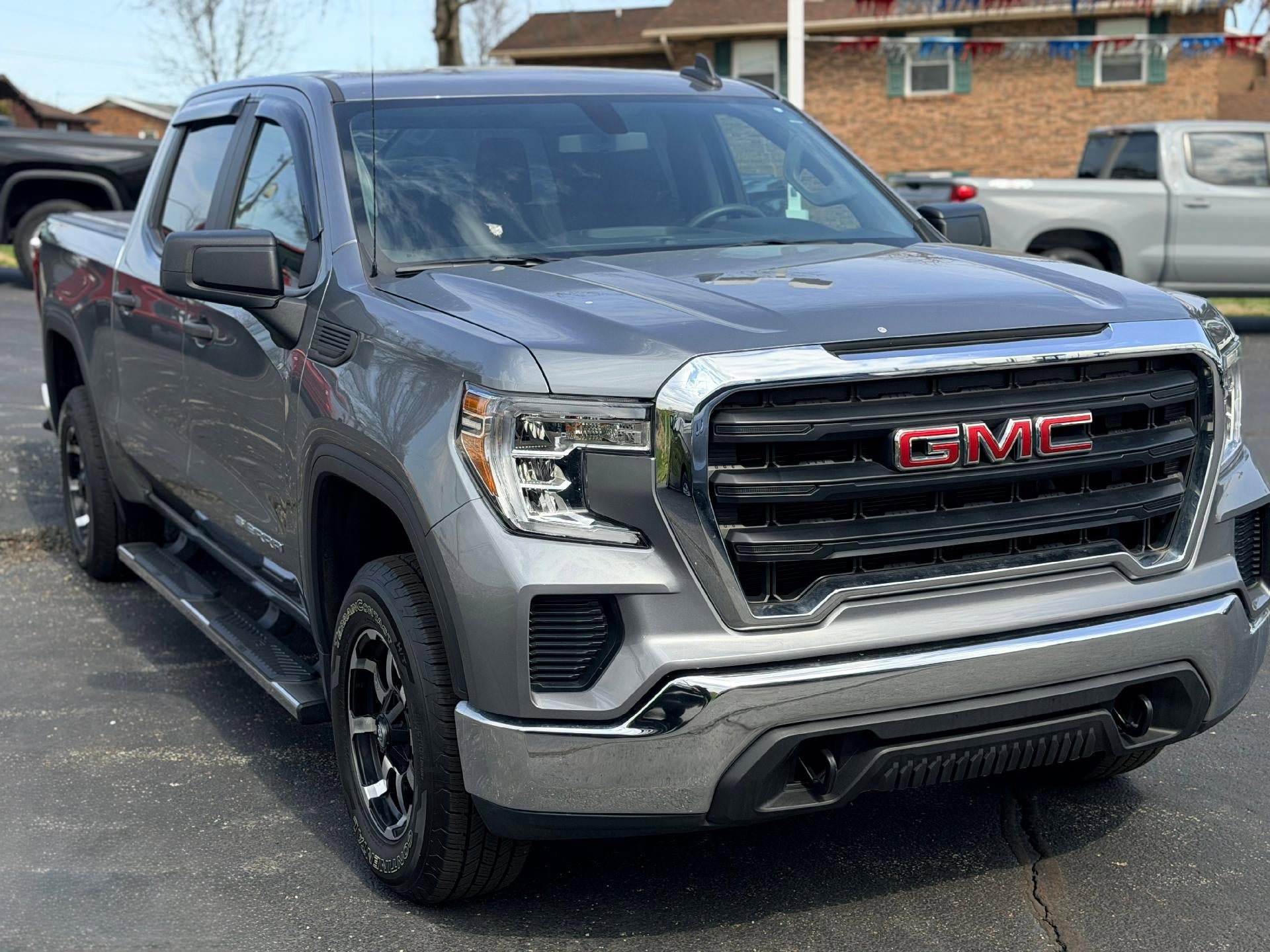 Used 2020 GMC Sierra 1500 4x4 Crew Cab w/ Sierra Value Package image 3