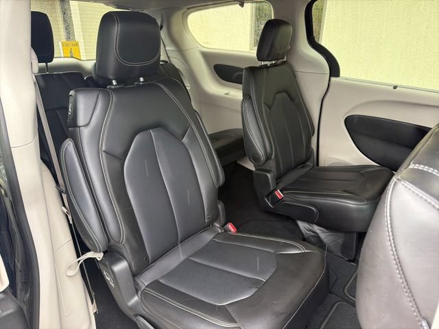 Used 2023 Chrysler Pacifica Touring-L AWD/4WD image 22