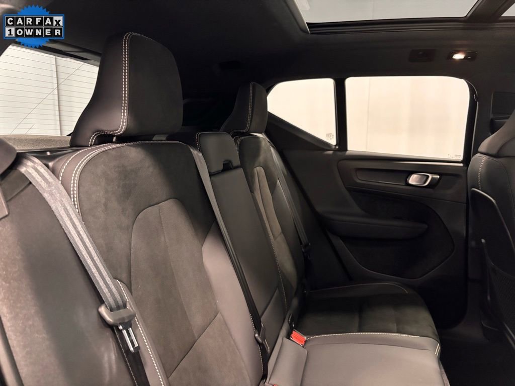 Certified 2025 Volvo XC40 B5 Plus image 24