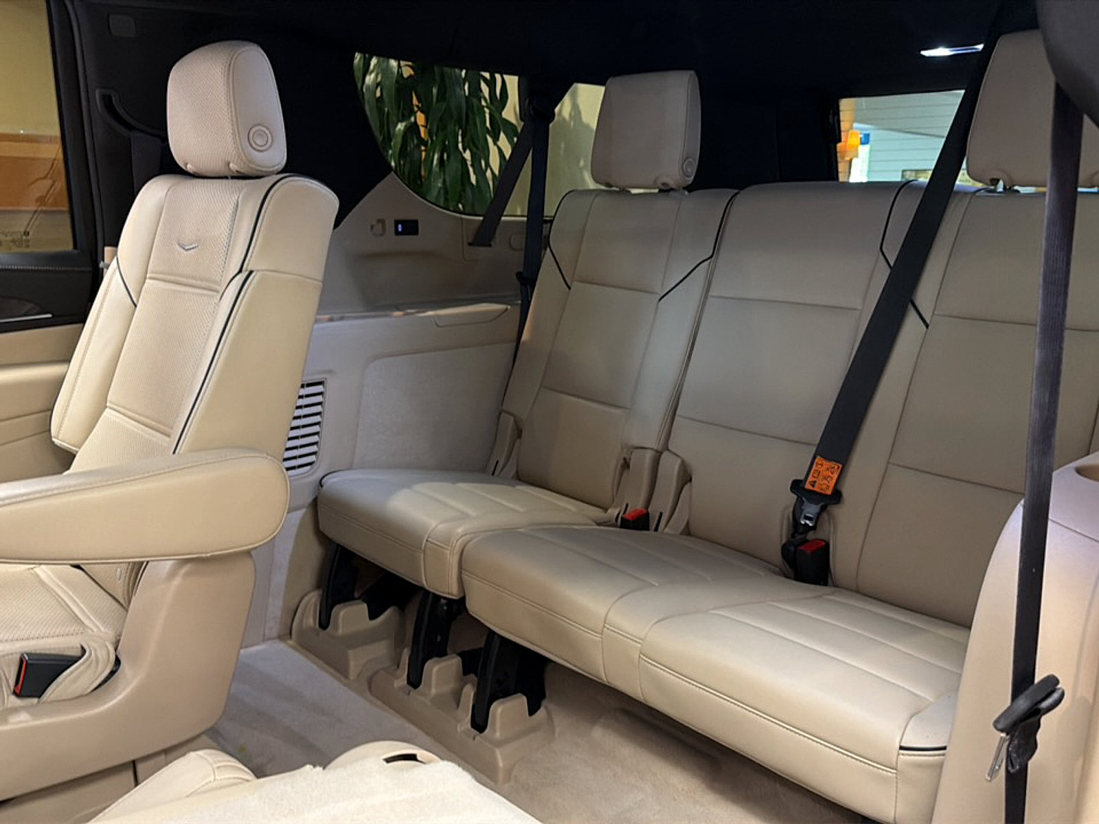 Used 2023 Cadillac Escalade ESV Premium Luxury RWD image 15