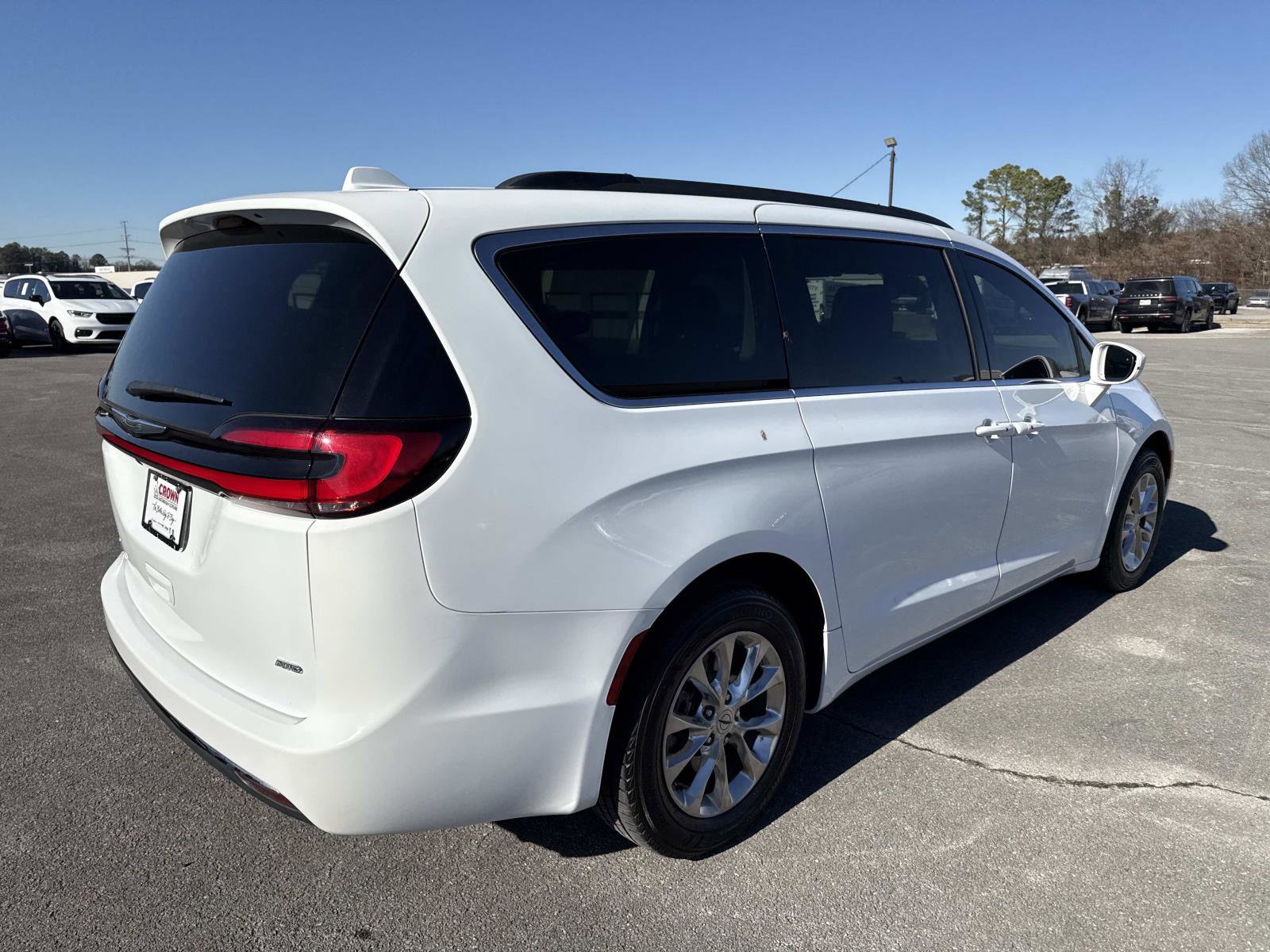 Certified 2022 Chrysler Pacifica Touring-L image 5