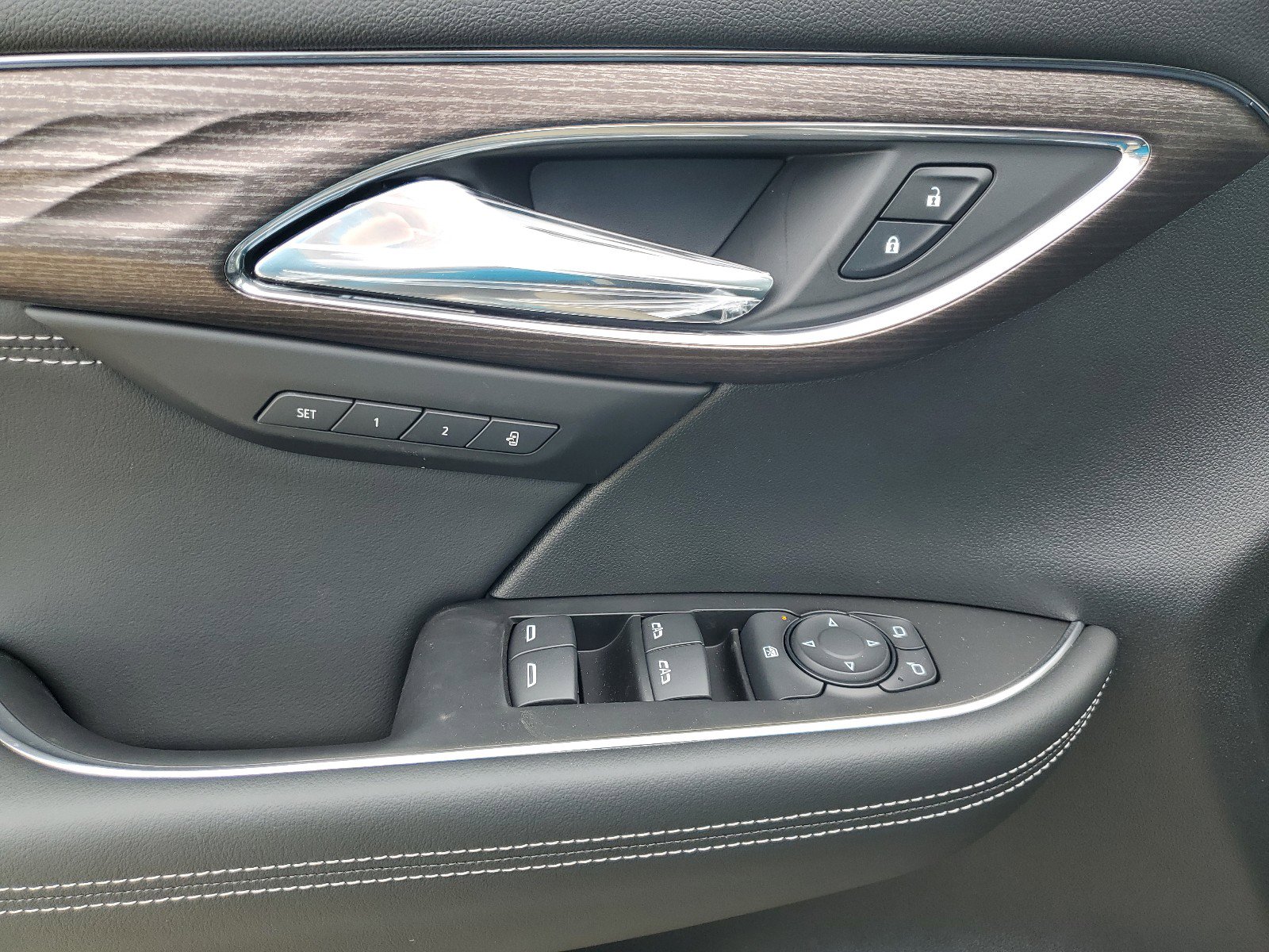 Used 2023 Buick Envision Avenir image 24