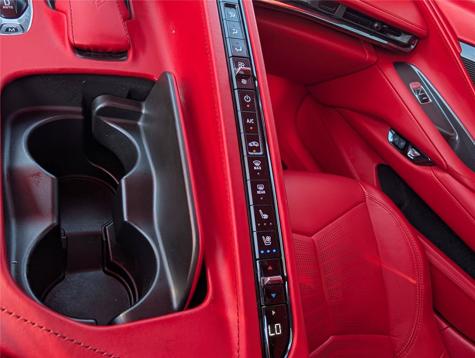 Used 2024 Chevrolet Corvette Stingray Premium Conv w/ Z51 Performance Package RWD image 23