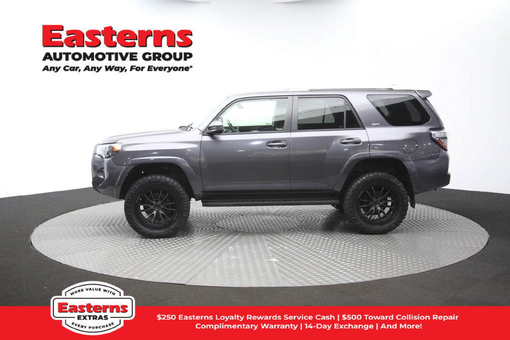 Used 2017 Toyota 4Runner SR5 AWD/4WD image 61