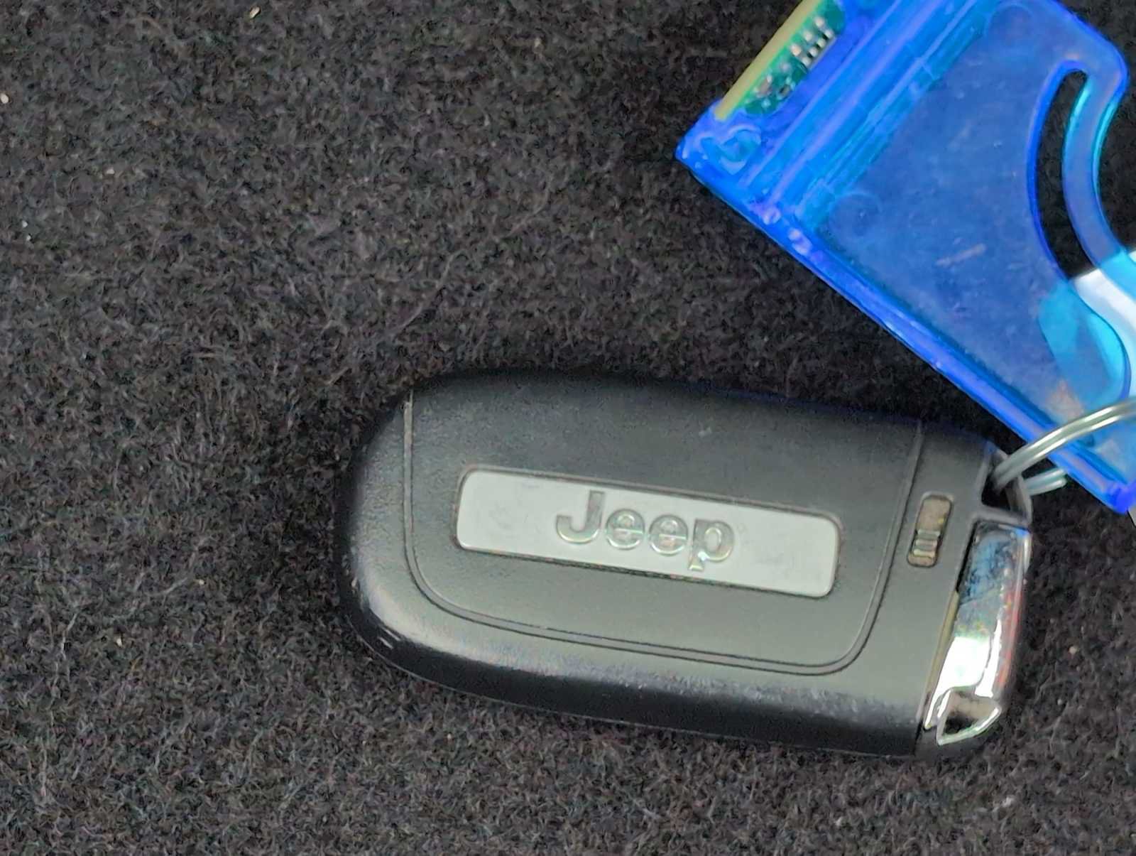Used 2025 Jeep Compass Latitude AWD/4WD image 32