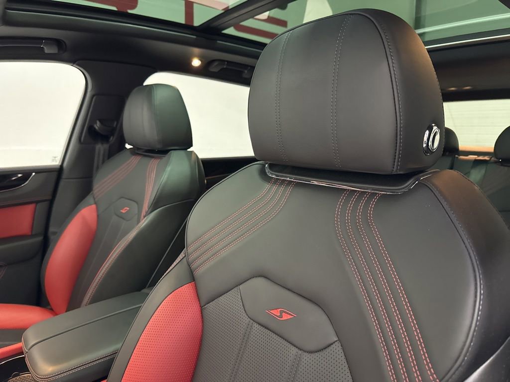 Used 2023 Bentley Bentayga AWD/4WD image 13