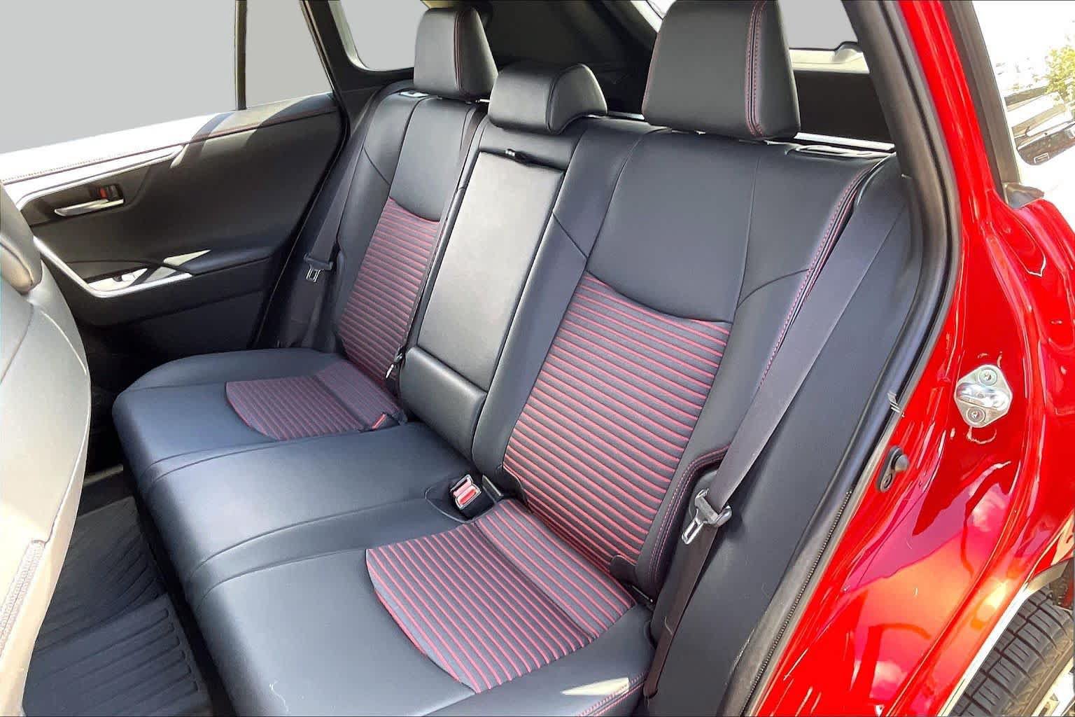 Used 2025 Toyota RAV4 XSE AWD/4WD image 21