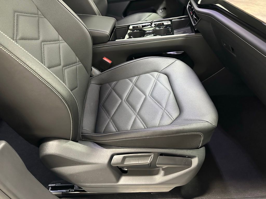 Used 2025 Volkswagen Atlas SE image 64