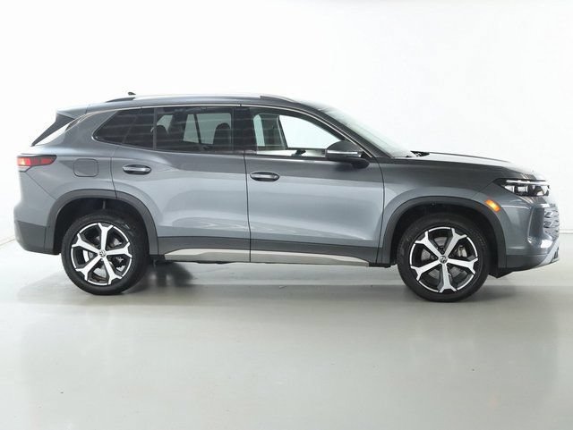 Certified 2025 Volkswagen Tiguan SE AWD/4WD image 11