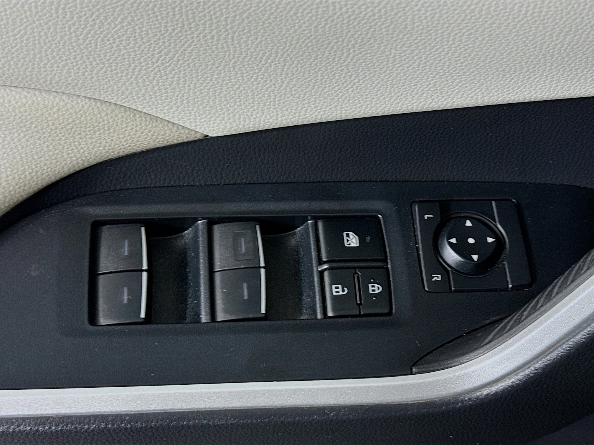 Used 2023 Toyota RAV4 XLE image 24