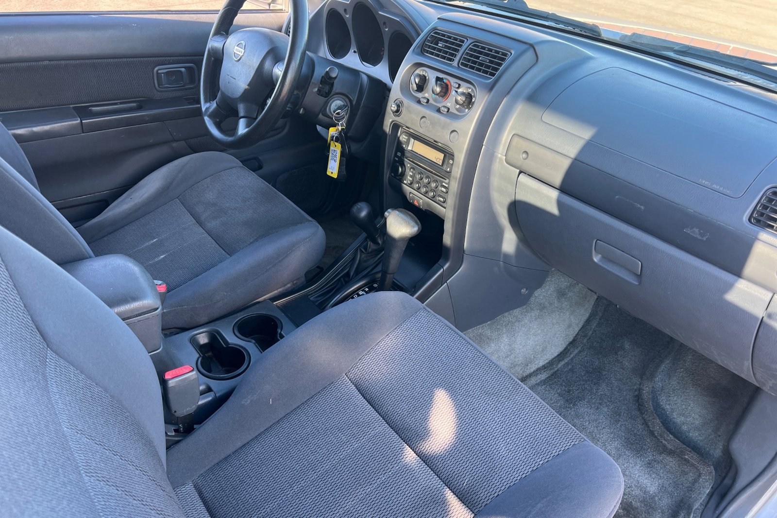 Used 2002 Nissan Frontier XE image 12