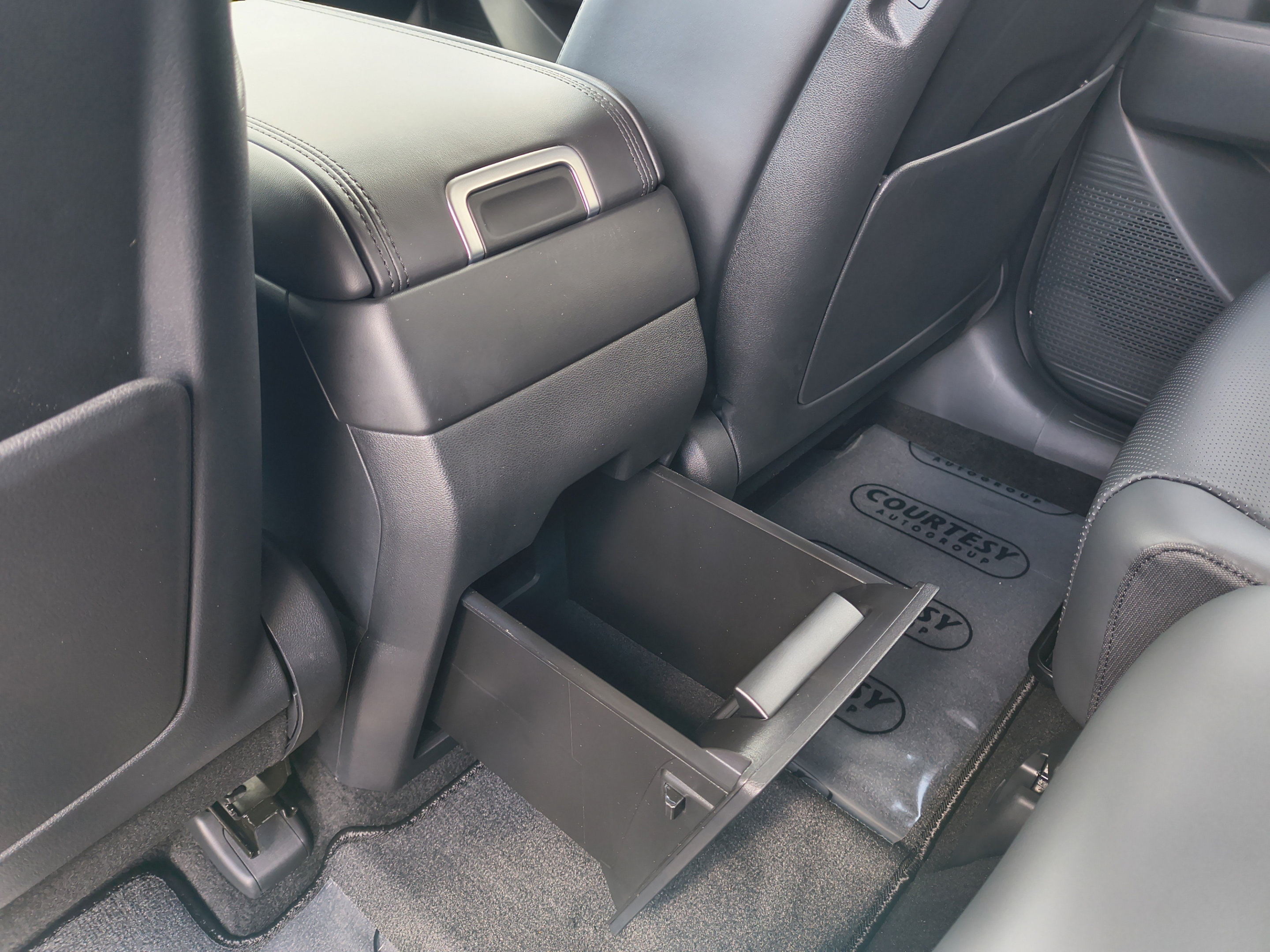 New 2027 Hyundai Santa Fe SEL FWD image 18