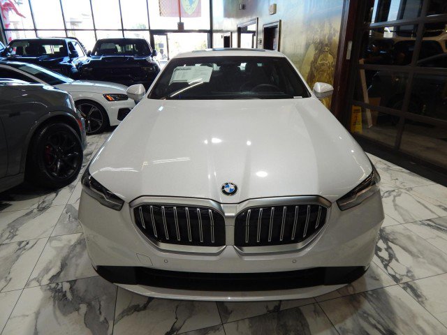 Used 2025 BMW 530i xDrive image 3