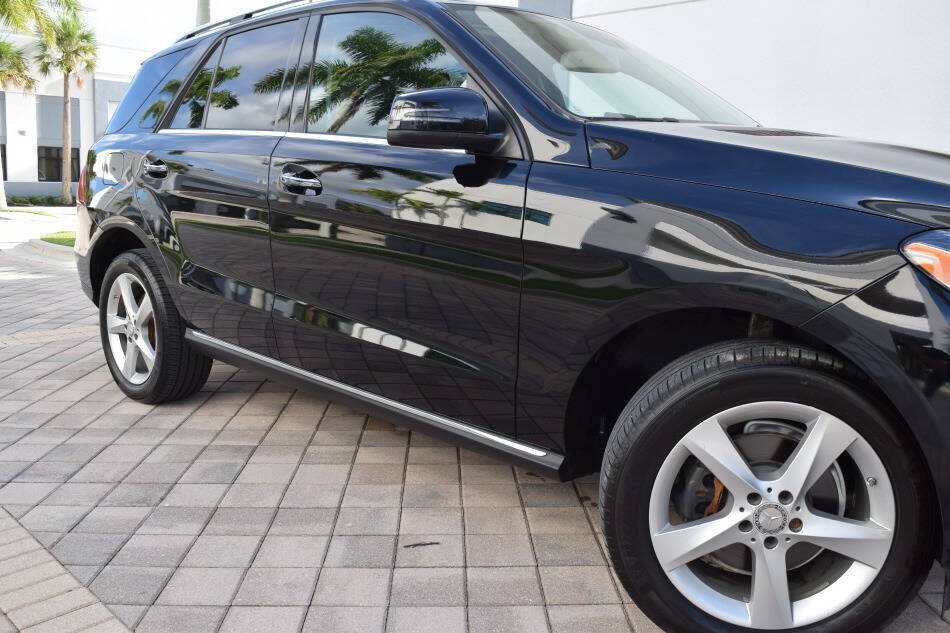Used 2016 Mercedes-Benz GLE 300d 4MATIC w/ Premium Package image 17