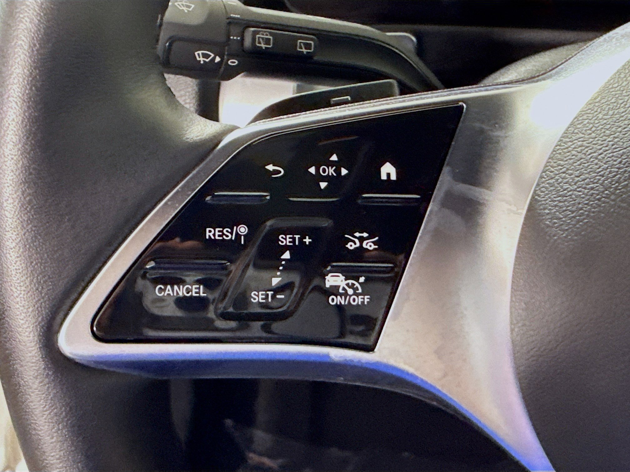 Used 2024 Mercedes-Benz EQB 300 4MATIC image 14