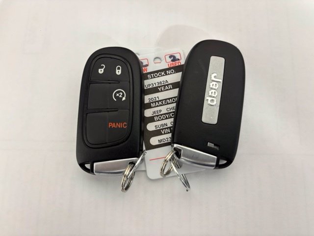 Used 2021 Jeep Cherokee Trailhawk AWD/4WD image 30