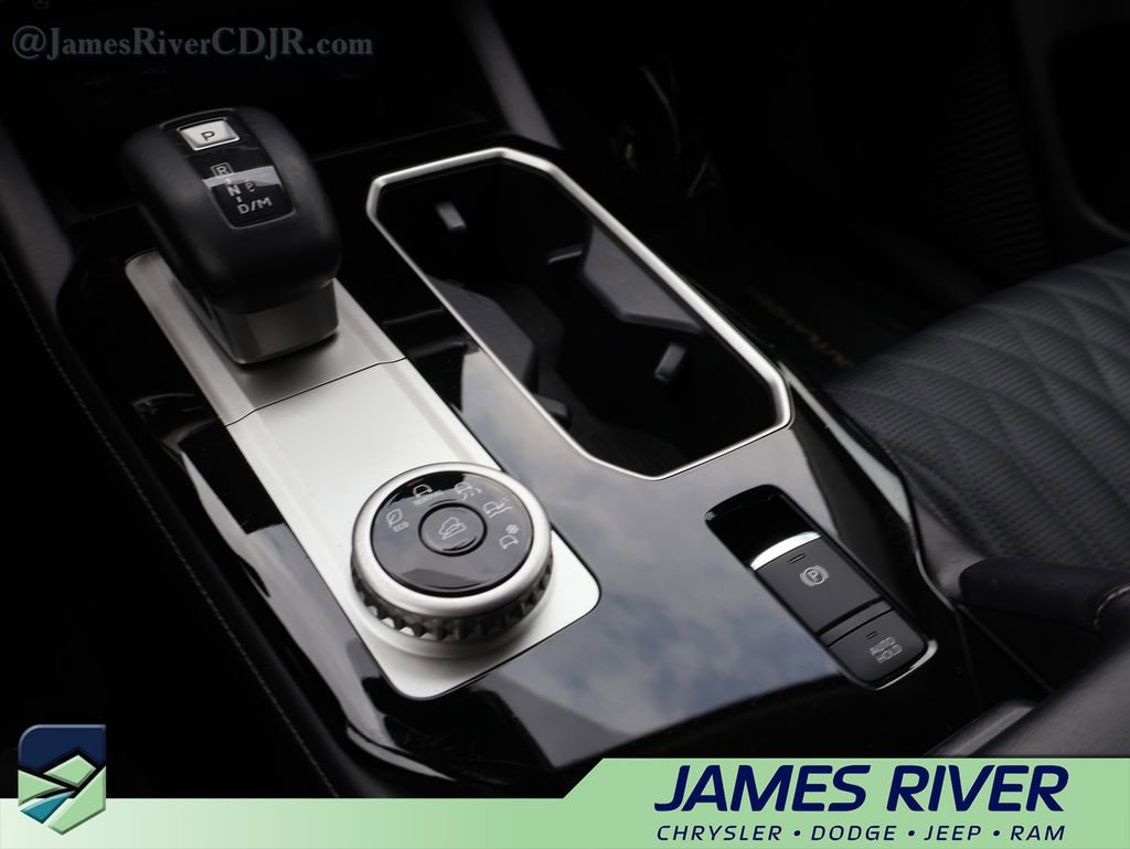 Used 2025 Mitsubishi Outlander SEL image 39