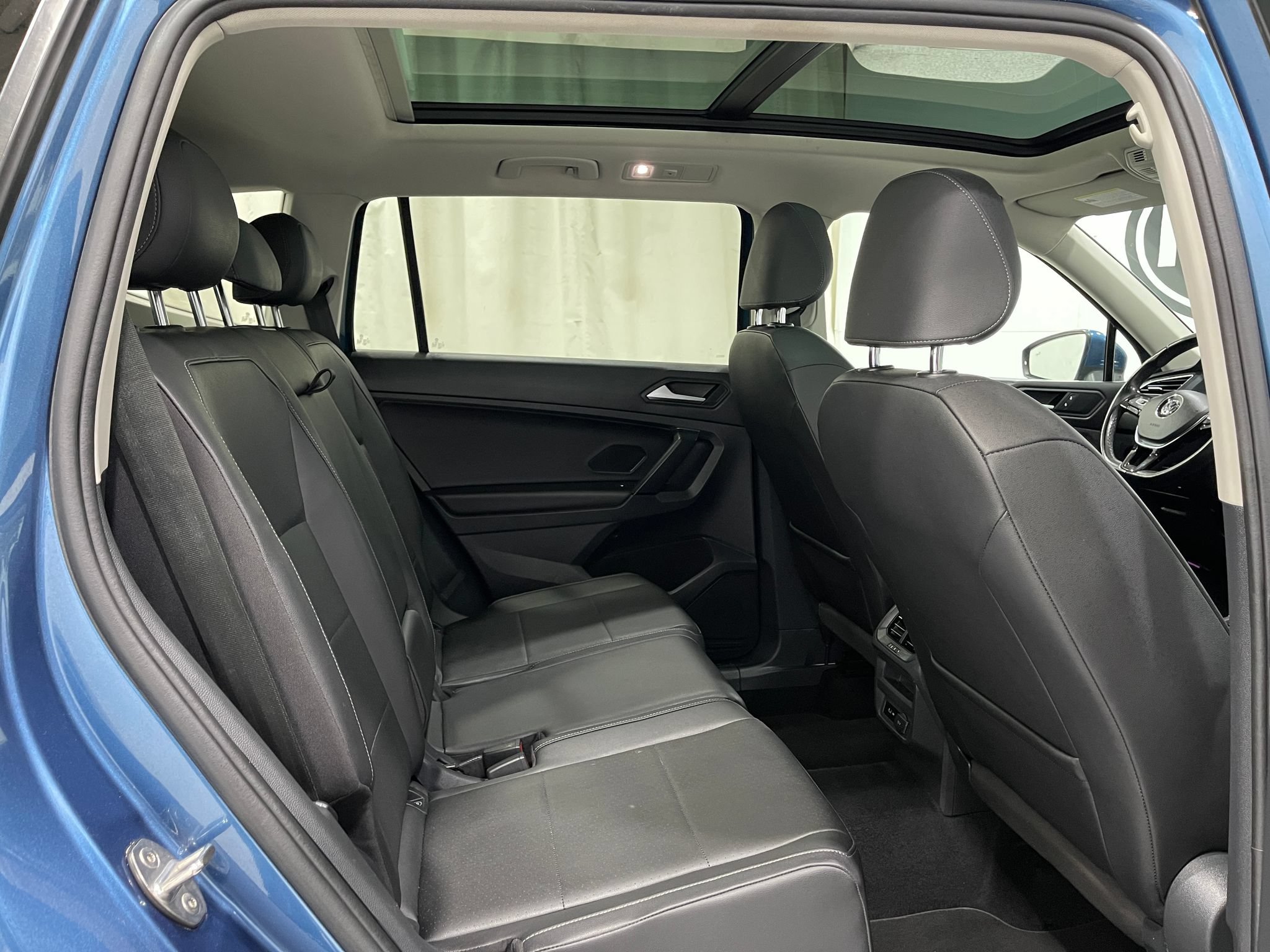 Used 2019 Volkswagen Tiguan SEL AWD/4WD image 30