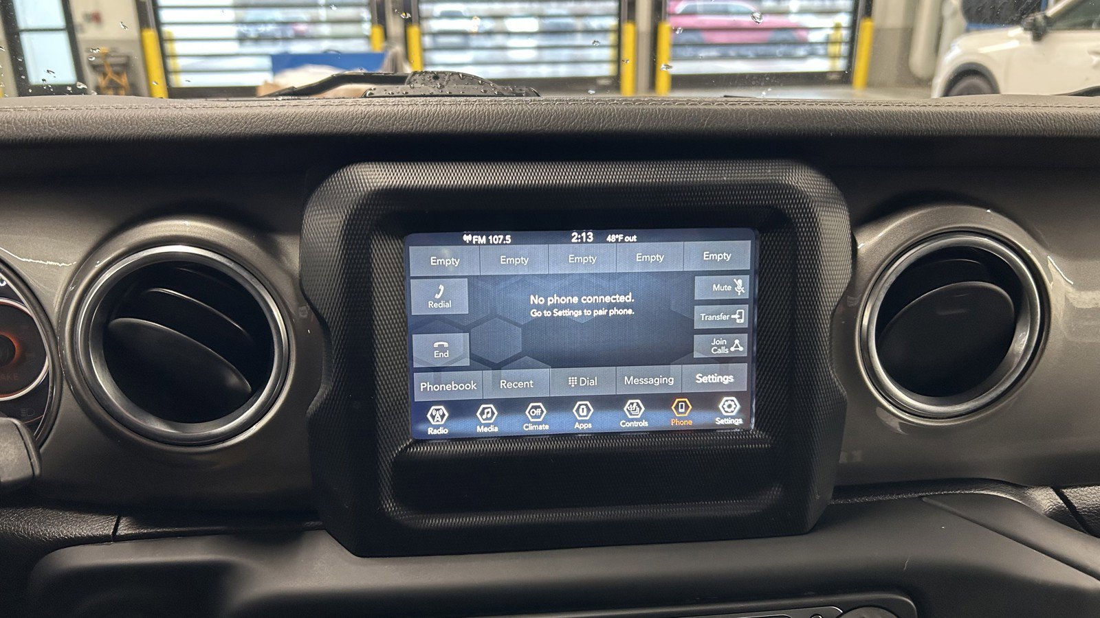 Used 2018 Jeep Wrangler Unlimited Sahara AWD/4WD image 27