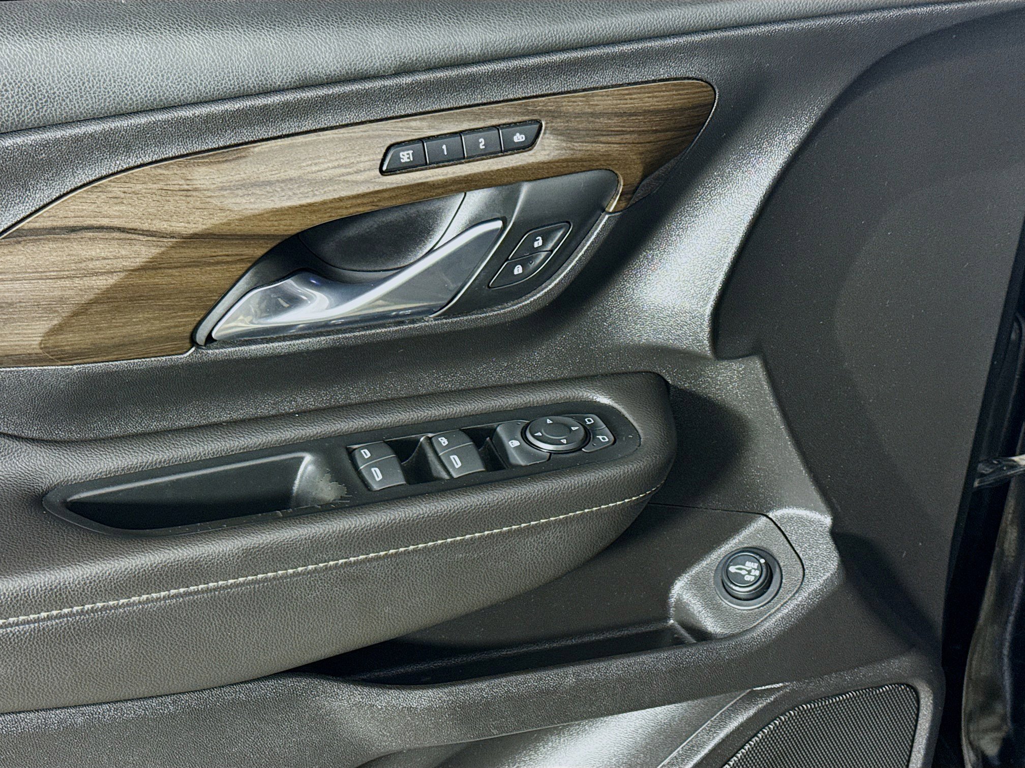 Used 2019 GMC Terrain Denali w/ Advanced Safety Package image 24