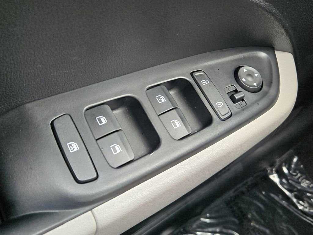 Certified 2024 Hyundai Venue SEL FWD image 28