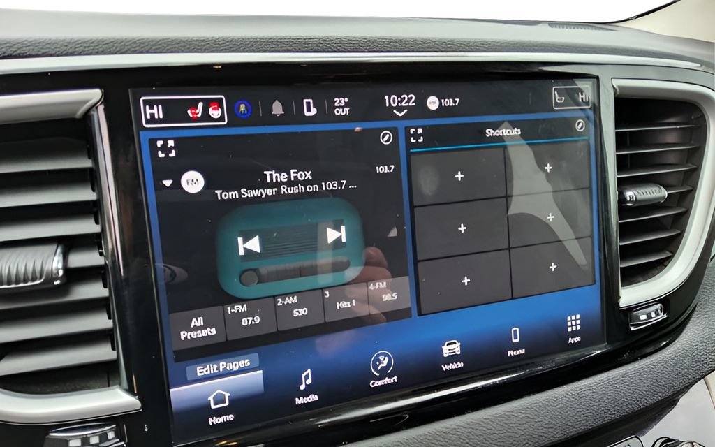 Used 2024 Chrysler Pacifica Touring-L FWD image 32