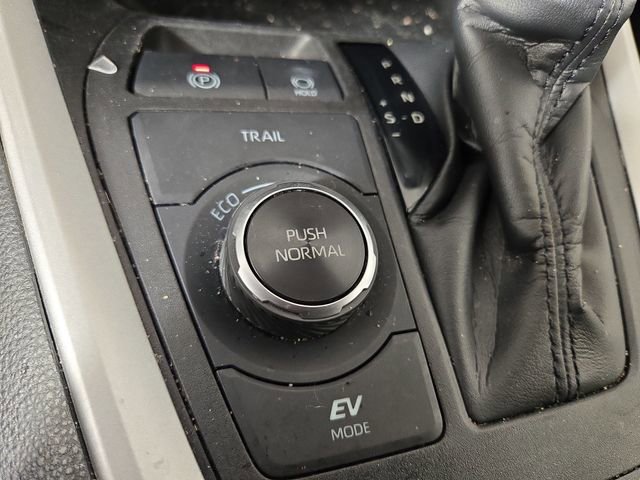 Used 2021 Toyota RAV4 LE AWD/4WD image 23