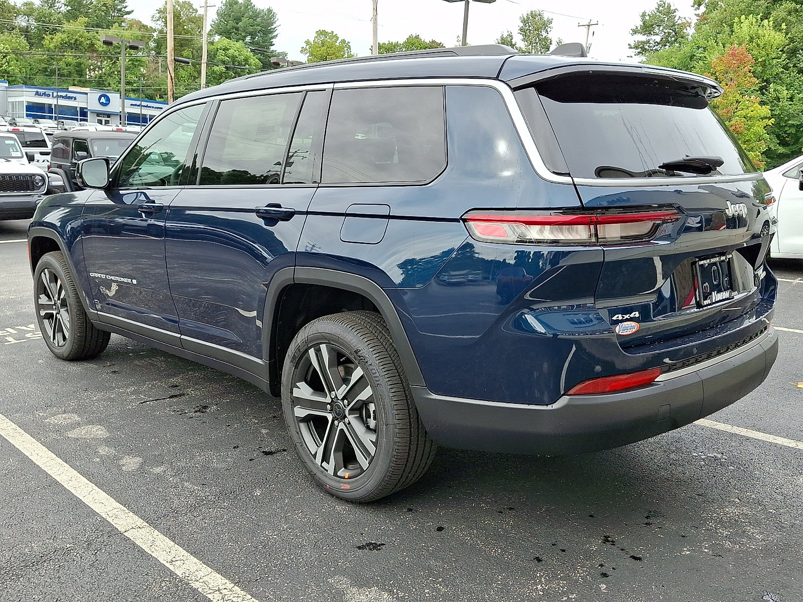 New 2027 Jeep Grand Cherokee L Limited AWD/4WD image 4
