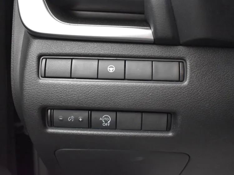 Used 2023 Nissan Rogue SV image 22