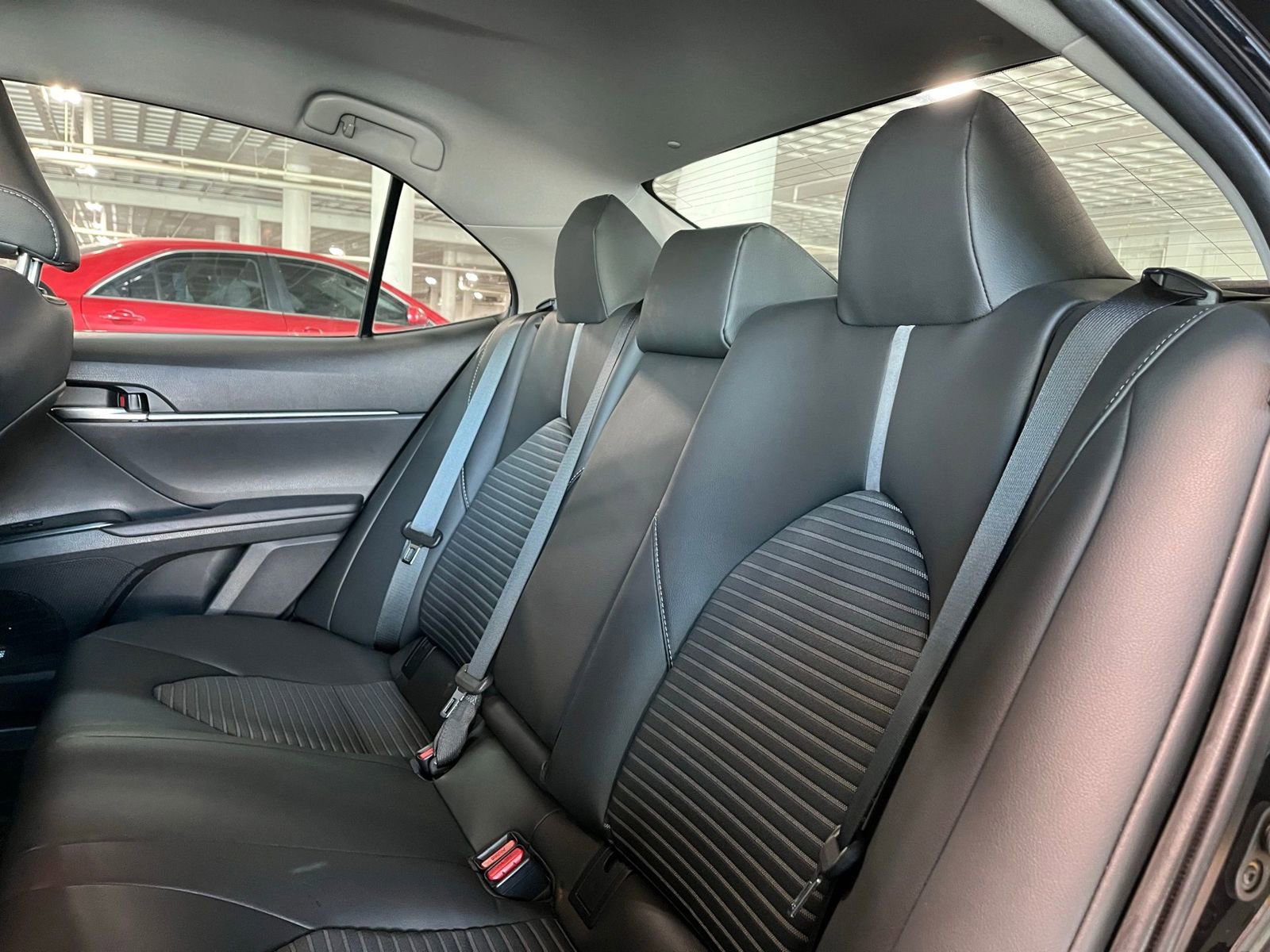 Used 2019 Toyota Camry SE FWD image 30