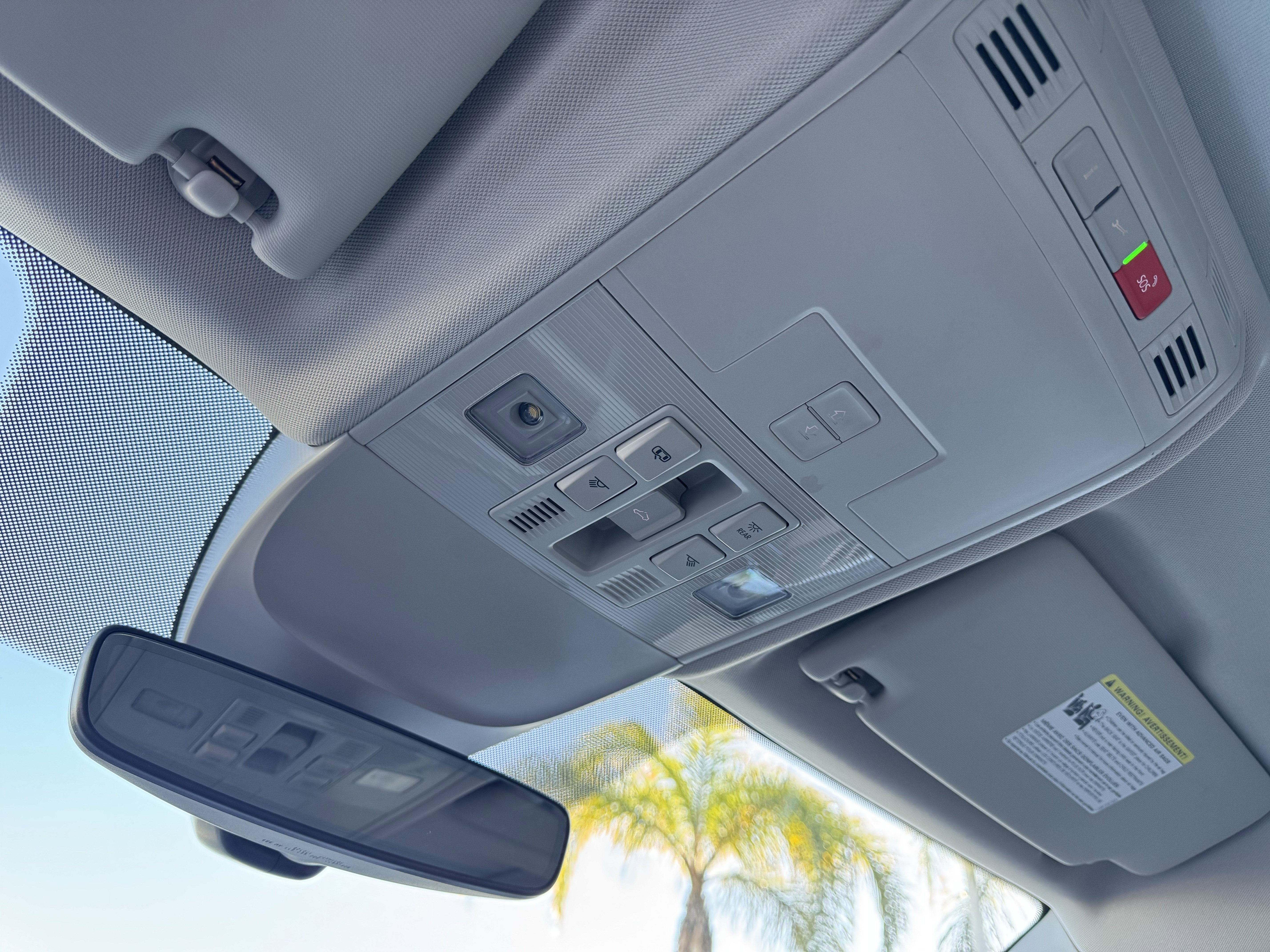 Certified 2025 Volkswagen Taos SE image 30