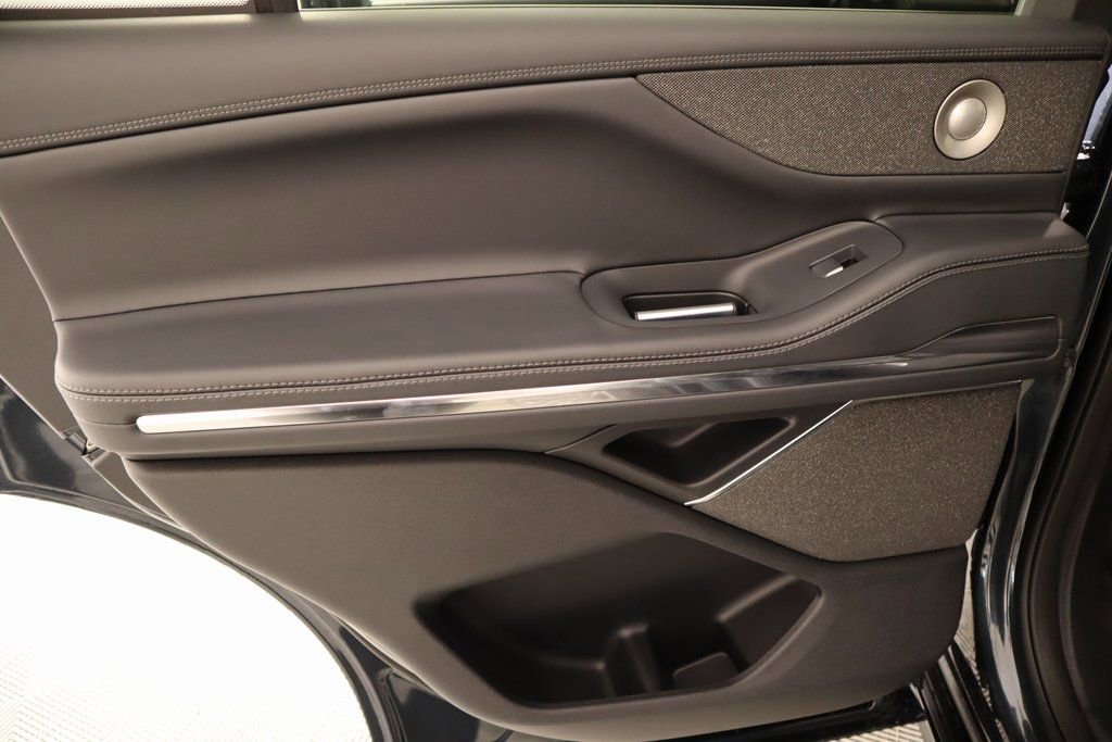 New 2025 Lincoln Navigator Reserve image 18