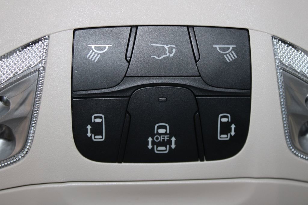 Used 2024 Chrysler Voyager LX FWD image 53