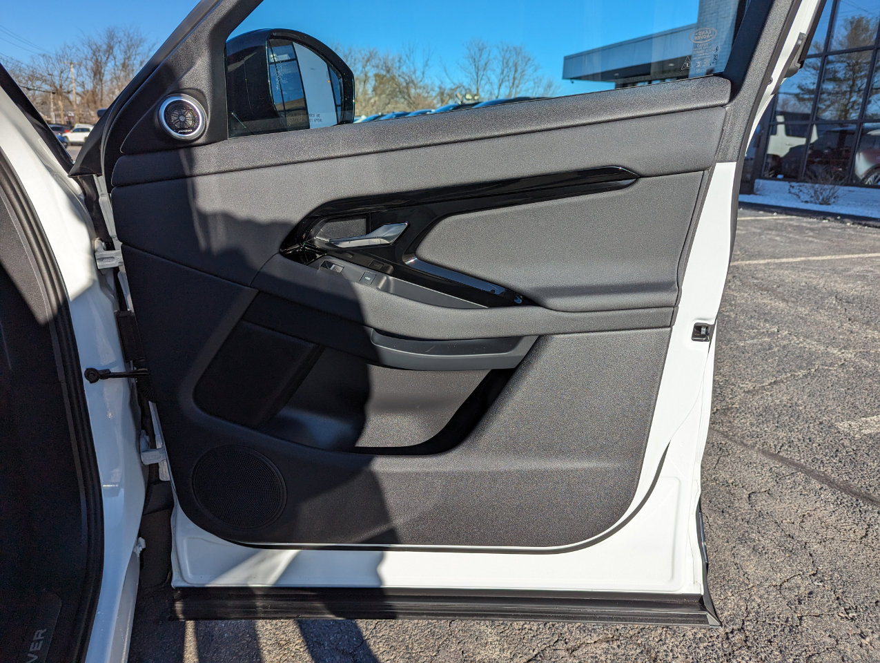 Used 2024 Land Rover Range Rover Evoque Dynamic SE image 28