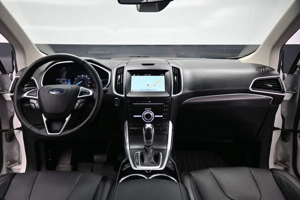 Used 2018 Ford Edge Titanium w/ Equipment Group 302A AWD/4WD image 21