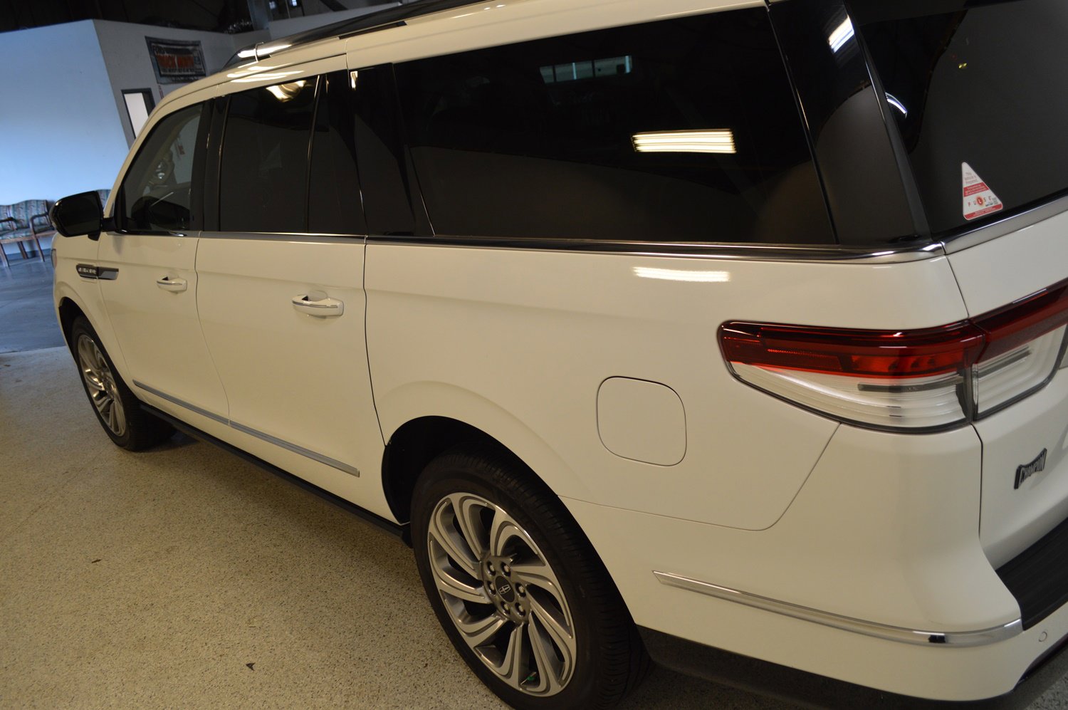 Used 2023 Lincoln Navigator L Reserve image 5