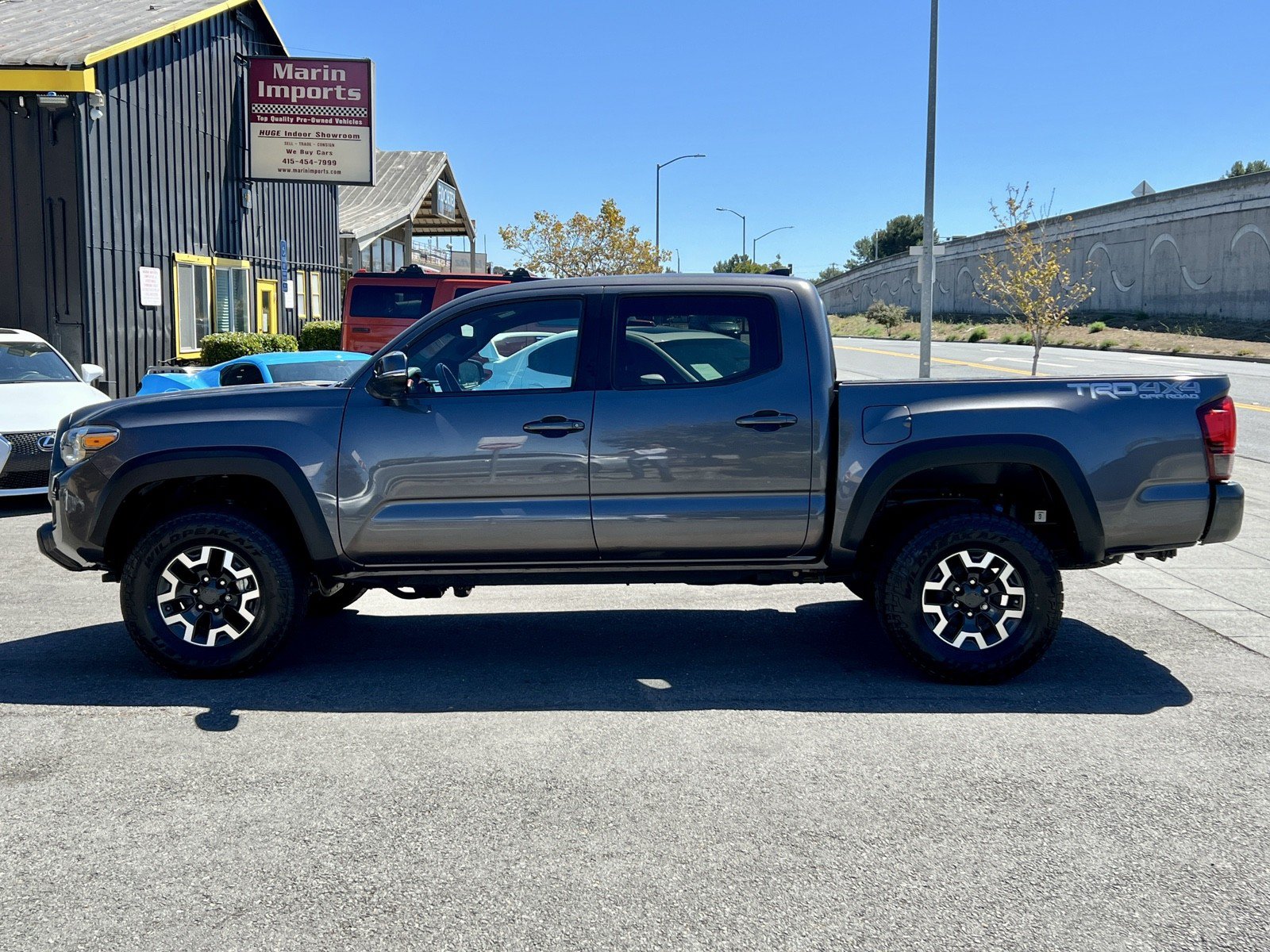 Used 2019 Toyota Tacoma TRD Off-Road w/ Technology Package AWD/4WD image 9