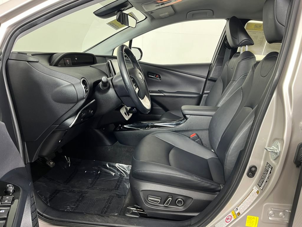 Used 2017 Toyota Prius Prime Premium image 11